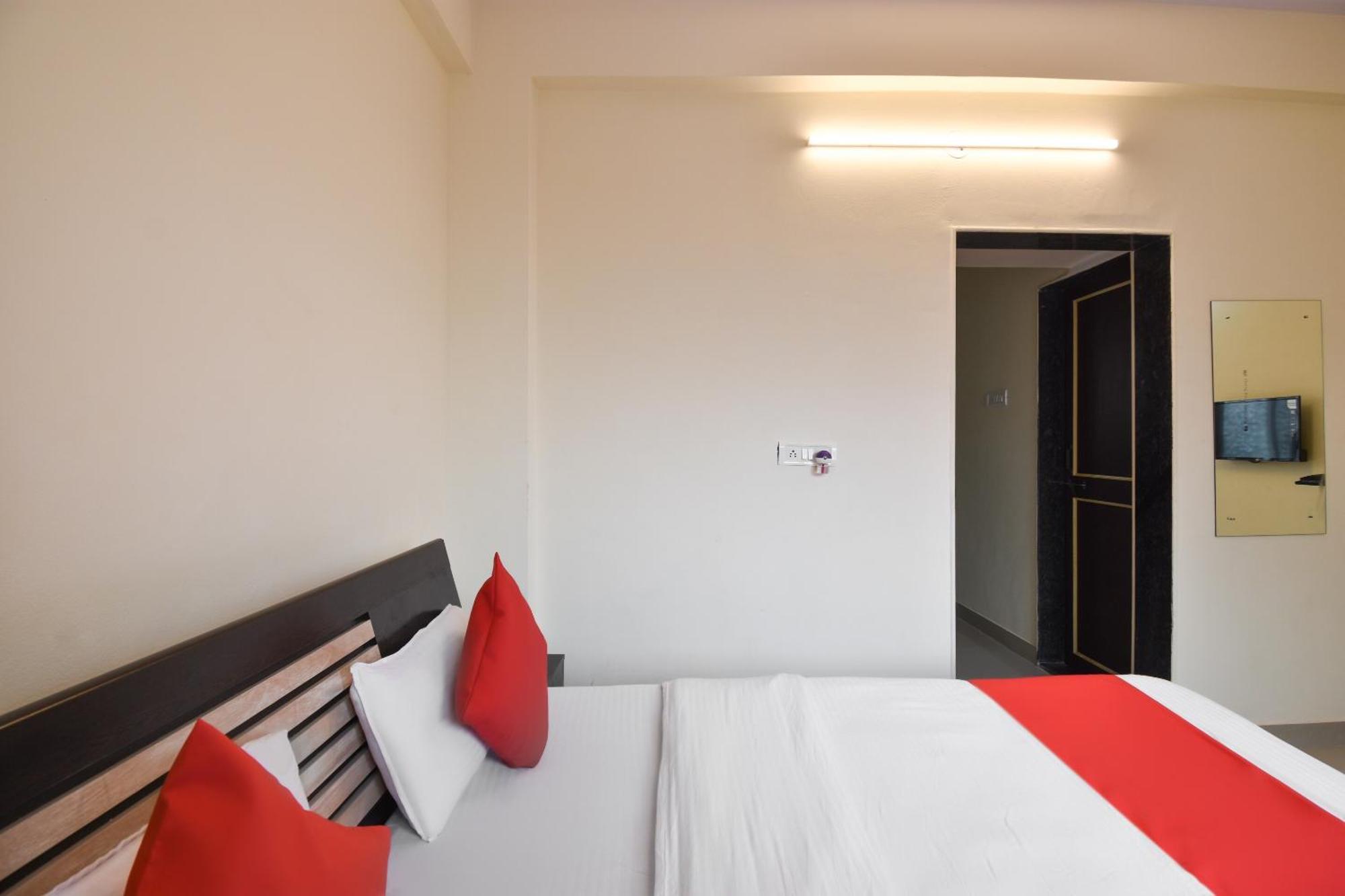 Hotel O Felicita Inn Near Seasons Mall Kharadi Exterior photo
